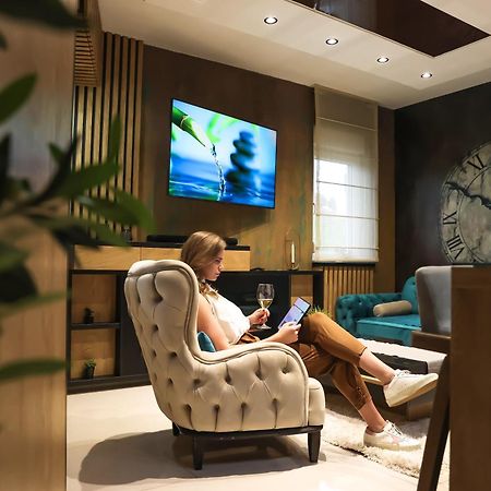 Design Apartment Platinium Spa Lux 5 Star "Havana" Completely Private Wellness & Spa Free Included Sauna & Jacuzzi & Salt Wall & Fire Place & 3D Ceilings & Business Wifi & Netflix & Keyless Code Entry & Full Smart App & Secure 2 Parking Place Чуприя Экстерьер фото
