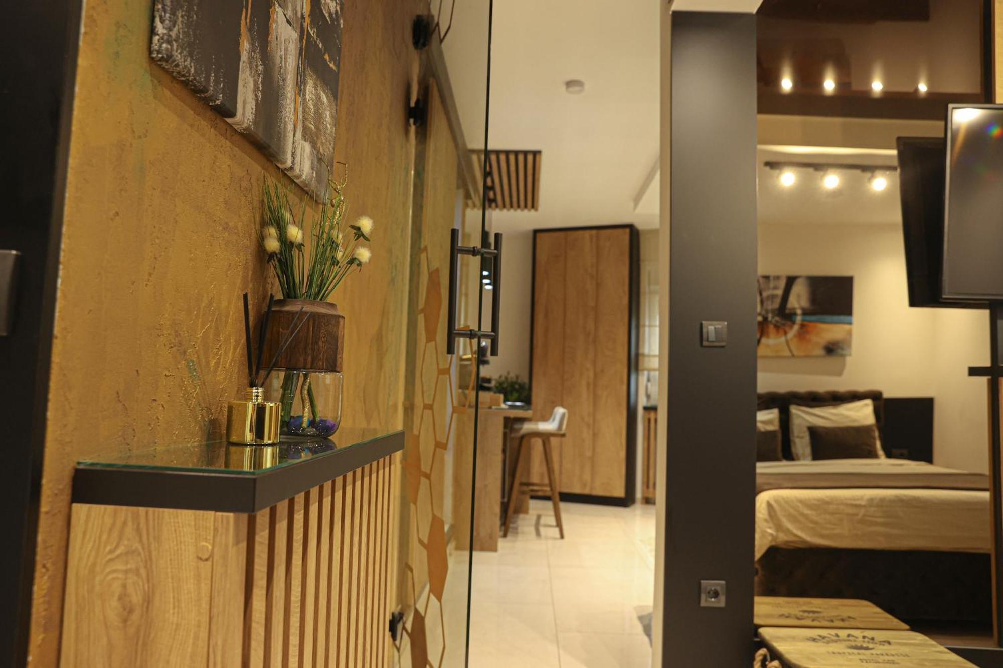 Design Apartment Platinium Spa Lux 5 Star "Havana" Completely Private Wellness & Spa Free Included Sauna & Jacuzzi & Salt Wall & Fire Place & 3D Ceilings & Business Wifi & Netflix & Keyless Code Entry & Full Smart App & Secure 2 Parking Place Чуприя Экстерьер фото