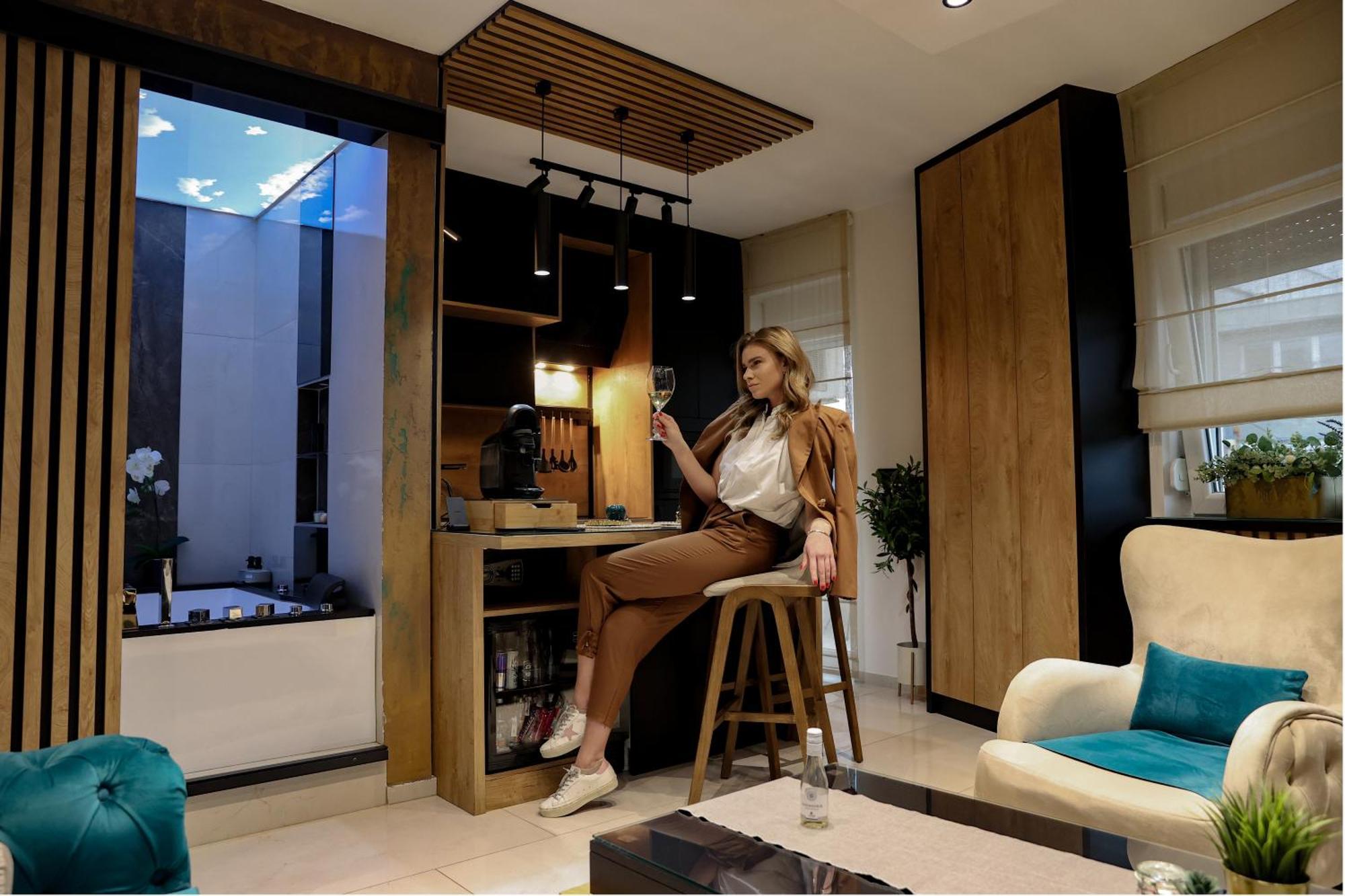 Design Apartment Platinium Spa Lux 5 Star "Havana" Completely Private Wellness & Spa Free Included Sauna & Jacuzzi & Salt Wall & Fire Place & 3D Ceilings & Business Wifi & Netflix & Keyless Code Entry & Full Smart App & Secure 2 Parking Place Чуприя Экстерьер фото